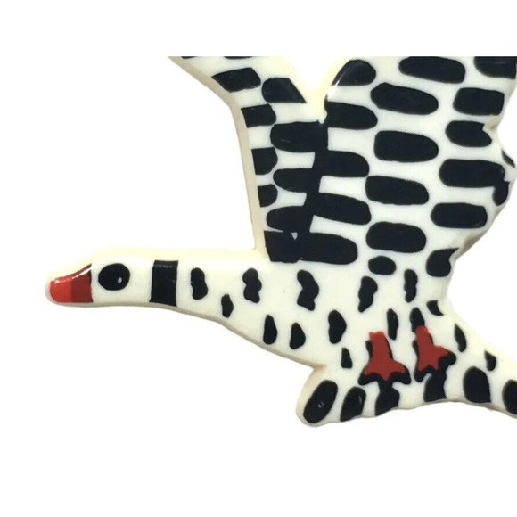 Vintage Made In UK Plastic Pin Brooch Badge Mod Bird Goose - Picture 2 of 8
